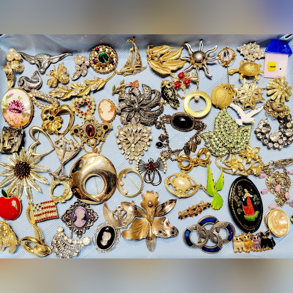 ESTATE COSTUME JEWELRY LOT- 1+ lbs Vintage to Now. NO JUNK - All Wearable - Picture 4 of 8